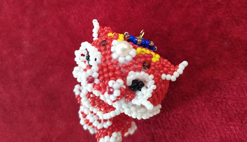 7月25日，在家可以做的工作，拿回家做的手工項目，做手工傳承官，與手工之家合作，因為看好這里、相信這里，圖為串珠米珠繡純手工產品剪影