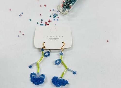 8月29日，手工活兼職招聘信息，在家做串珠手工項(xiàng)目掙錢，做手工傳承官，在手工之家，要多掙錢，每一種合作都需要認(rèn)真對(duì)待，圖為串珠米珠繡純手工產(chǎn)品剪影
