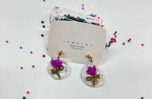 9月2日，在家兼職平臺正規(guī)的日結(jié)，做手工傳承官，靈活就業(yè)創(chuàng)業(yè)，在手工之家，長期合作、多掙錢就要這樣做，圖為串珠米珠繡純手工產(chǎn)品剪影