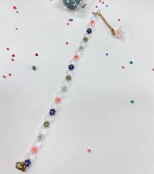 9月5日，手工活從哪里找廠家，想接正規(guī)廠家的手工項(xiàng)目，做手工傳承官，與手工之家合作，找到這里的方式有很多種，圖為串珠米珠繡純手工產(chǎn)品剪影