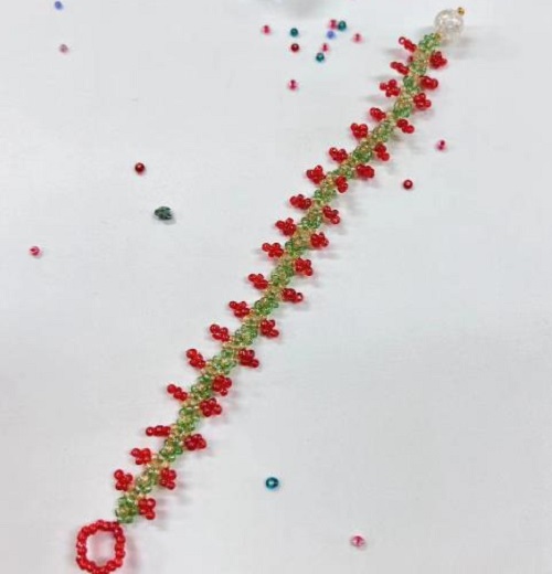 9月14日，兼職手工活可以帶回家做的，做手工傳承官，居家手工項目，在手工之家，純手工適合大家靈活就業(yè)創(chuàng)業(yè)，圖為串珠米珠繡純手工產(chǎn)品剪影
