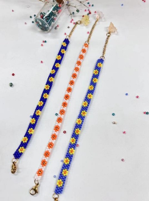 10月6日，手工兼職創(chuàng)業(yè)在家做是真的，微創(chuàng)業(yè)做手工傳承官，在家做的好手工，信任來自了解，手工之家與大家一起努力發(fā)展，圖為串珠米珠繡純手工產(chǎn)品剪影