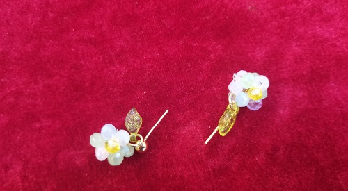 10月13日，在家做兼職的正規(guī)平臺(tái)，做手工傳承官，居家手工好副業(yè)，與手工之家合作，大家目標(biāo)一致，圖為串珠米珠繡純手工產(chǎn)品剪影