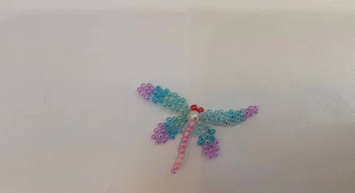 10月17日，可在家做的兼職手工活, 想接正規(guī)廠家的手工創(chuàng)業(yè)項(xiàng)目，輕資產(chǎn)創(chuàng)業(yè)做手工傳承官，與手工之家合作，這里的產(chǎn)品是事業(yè)的根本，圖為串珠米珠繡純手工產(chǎn)品剪影