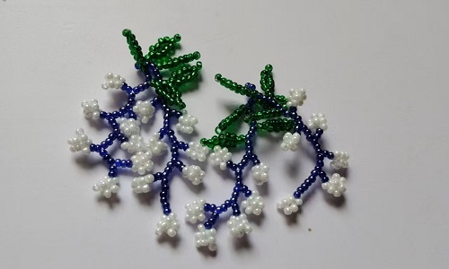 11月12日，手工活接單正規(guī)平臺(tái)，可靠的串珠、鉤織等純手工創(chuàng)業(yè)項(xiàng)目，小成本創(chuàng)業(yè)開手工加工廠、做手工傳承官，手工之家的純手工事業(yè)齊步向前，圖為串珠米珠繡純手工產(chǎn)品剪影