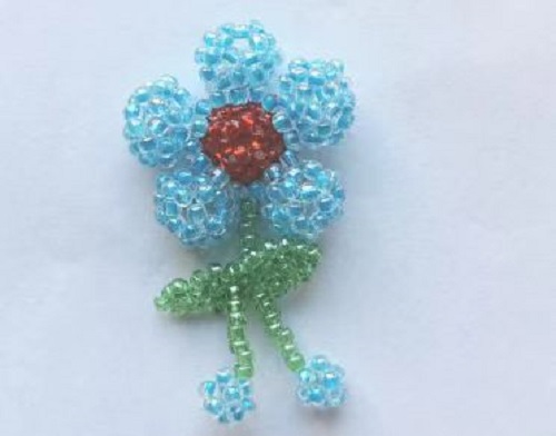 1月1日，家里干的手工活兼職，帶回家做的手工就業(yè)創(chuàng)業(yè)項目，微創(chuàng)業(yè)做手工傳承官，手工之家的純手工有市場、好加工，圖為串珠米珠繡純手工產(chǎn)品剪影
