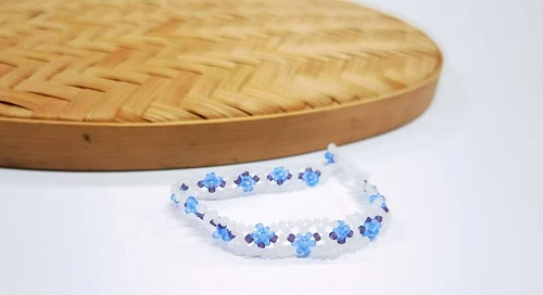 1月2日，手工活外發(fā)加工正規(guī)的廠家，微創(chuàng)業(yè)做手工傳承官，靈活自由在家手工創(chuàng)業(yè)，手工之家讓大家合作之前了解清楚，做起來(lái)更有信心，圖為串珠米珠繡純手工產(chǎn)品剪影