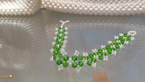 1月3日，兼職手工活可以帶回家做，小成本創(chuàng)業(yè)做手工傳承官，居家手工創(chuàng)業(yè)，手工之家的純手工給大家更多掙錢的渠道和方法，圖為串珠米珠繡純手工產(chǎn)品剪影