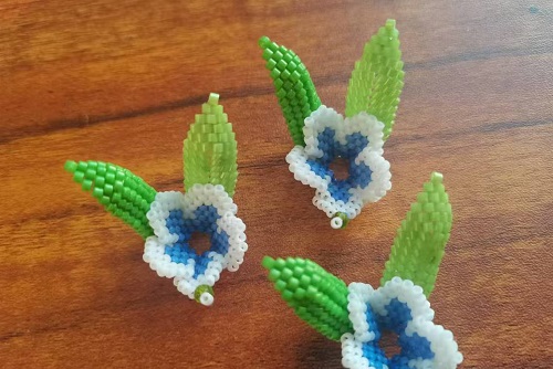 1月6日，手工活兼職可帶回家，手工活接單平臺，微創(chuàng)業(yè)做手工傳承官，在手工之家，有目標收入更好，圖為串珠米珠繡純手工產(chǎn)品剪影