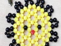 5月22日，找附近手工活拿回家做，手工外發(fā)加工網(wǎng)，想做珠繡串珠手工掙錢(qián)，該怎么與手工之家合作？圖為勵(lì)志珠珠繡串珠手工產(chǎn)品剪影