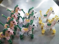6月14日，全國正規(guī)手工活平臺有哪些，農(nóng)村手工活加工項目，手工之家實現(xiàn)創(chuàng)業(yè)夢想的好地方，圖為勵志珠珠繡串珠手工產(chǎn)品剪影