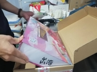 9月26日，寄到家做的手工活，代加工手工活，手工之家的合作方式滿足加工人員的需要，圖為勵志珠珠繡手工材料倉庫工作人員剪影