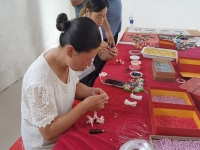 珠繡手工落地生根，讓農民能多一份收入--- --- 記手工之家郝總受邀到邯鄲某地手工培訓室指導工作