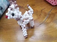 10月14日，純手工活外發(fā)加工項目，附近手工活拿回家做，手工之家和珠繡串珠手工優(yōu)勢明顯，圖為勵志珠珠繡串珠手工產(chǎn)品剪影