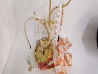 10月16日，農(nóng)村手工活加工項目，可靠的手工活外發(fā)，與手工之家合作，放心居家掙錢，圖為勵志珠珠繡串珠手工產(chǎn)品剪影