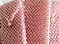 2月6日，帶回家做的手工項目，在家兼職手工，手工之家的合作方式好，加工銷售能一起做，圖為勵志珠珠繡串珠手工產(chǎn)品剪影