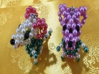 2月21日，純手工項目在家專兼職都能干，可以寄到家做的手工項目，手工之家的良好合作讓大家收入更好，圖為勵志珠珠繡串珠手工產(chǎn)品剪影