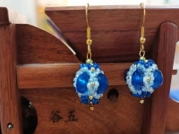 9月20日，手工活接單正規(guī)平臺，拿回家做的手工項目，開飾品加工廠，在手工之家，加工人員如何銷售產(chǎn)品掙錢，圖為飾品類串珠純手工產(chǎn)品剪影