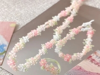 7月11日，外發(fā)手工活正規(guī)平臺，手工靈活就業(yè)創(chuàng)業(yè)，開飾品加工廠，在手工之家,選擇了就要信任和認真，圖為串珠米珠繡手工產(chǎn)品剪影