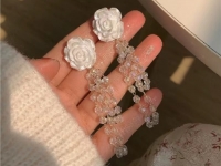 8月3日，手工活兼職可帶回家，手工靈活就業(yè)的好副業(yè)，開飾品加工廠，在手工之家，用手工收入詮釋對(duì)家庭和手工的愛與責(zé)任，圖為串珠米珠繡手工產(chǎn)品剪影