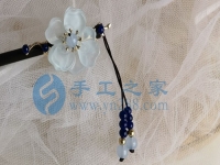10月8日，手工活接單平臺(tái)，靈活就業(yè)的手工，開飾品加工廠，選擇手工之家的人越來越多，都做什么掙錢，圖為串珠米珠繡手工產(chǎn)品剪影