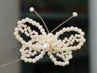 12月6日，在家兼職手工活，靈活就業(yè)創(chuàng)業(yè)手工副業(yè)，開飾品加工廠，與手工之家合作，安心在家通過純手工掙錢，圖為串珠米珠繡手工產(chǎn)品剪影
