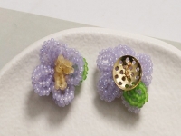 12月27日，外發(fā)手工活正規(guī)平臺，適合的串珠手工項目，開飾品加工廠，手工之家的創(chuàng)新成果大家共享，圖為飾品類串珠純手工產(chǎn)品剪影