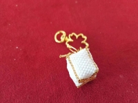 2月24日，手工活外發(fā)一手貨源，拿回家做的手工副業(yè)，在家開飾品加工廠掙錢，可以到手工之家實(shí)地考察合作嗎？圖為串珠米珠繡手工產(chǎn)品剪影