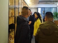純手工助力靈活就業(yè)，閑散勞動(dòng)力居家手工增收——記河南三門(mén)峽市社區(qū)領(lǐng)導(dǎo)來(lái)手工之家考察合作