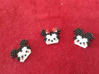 3月22日，兼職手工活可以帶回家做的，在家里做什么可以掙錢(qián)，開(kāi)飾品加工廠，在手工之家，合作就是踏實(shí)，圖為串珠米珠繡純手工產(chǎn)品剪影