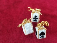 4月29日，可在家做的兼職手工活，想接正規(guī)廠家手工項(xiàng)目,開飾品加工廠，在手工之家，多總結(jié)、認(rèn)真做、多掙錢，圖為飾品類串珠純手工產(chǎn)品剪影