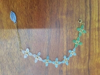 6月19日，手工活外發(fā)加工正規(guī)的廠家，開(kāi)飾品加工廠，靈活就業(yè)項(xiàng)目，在手工之家，加工好的產(chǎn)品這樣回收銷售，圖為串珠純手工產(chǎn)品剪影