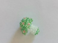 12月30日，手工活外發(fā)加工正規(guī)廠家直接發(fā)貨，微創(chuàng)業(yè)做手工傳承官，在家做的手工創(chuàng)業(yè)項目，手工之家的純手工事業(yè)有根基，圖為串珠米珠繡純手工產(chǎn)品剪影