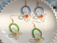 8月16日，可在家做的兼職手工，想接正規(guī)廠家的手工，創(chuàng)業(yè)做手工工作室，放心在家做手工副業(yè)創(chuàng)業(yè)，手工之家內(nèi)外兼修、努力做好大家的依靠，圖為串珠米珠繡純手工產(chǎn)品剪影