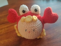 11月1日，外發(fā)手工領(lǐng)回家做，在家做手工副業(yè)創(chuàng)業(yè)，開(kāi)手工加工廠、做手工工作室，在手工之家,純手工有特點(diǎn)、有優(yōu)勢(shì)，能掙錢(qián)，圖為鉤織純手工產(chǎn)品剪影