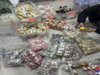 12月11日，在家做兼職的正規(guī)平臺，小本創(chuàng)業(yè)開手工工作室，居家手工創(chuàng)業(yè)，與手工之家合作，服務(wù)讓大家放心掙錢，圖為倉庫對工作室寄來的的鉤織純手工產(chǎn)品清點(diǎn)整理剪影