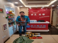 手工活之家業(yè)務(wù)忙，訂單多忙壞快遞小哥