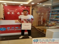邯鄲武安張先生來(lái)手工活之家考察找到手工活創(chuàng)業(yè)好項(xiàng)目