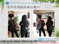 內(nèi)蒙古赤峰馬女士把交保險(xiǎn)錢用來預(yù)約手工活村代理，花錢不如賺錢好