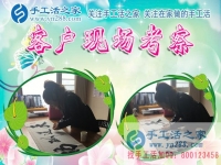 12月14日，手工活之家冒雪考察加工客戶剪影留念，正規(guī)的串珠手工活，在家手工，可以在家做的手工活就是珠繡手工活
