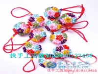 城里的人鄉(xiāng)下的人，都愛(ài)串珠繡 業(yè)余兼職手工活賺錢增收，在家賺錢的手工活