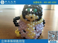 心靈手巧！河北石家莊加工戶崔女士用珠繡剩余材料串出小企鵝