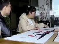 丈夫陪妻子考察手工之家，愛(ài)她就支持她自己喜歡的事業(yè)