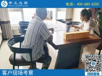 7月31日，月末來合作，想在家做手工活掙錢的人選擇了珠繡，手工之家接待考察加工客戶剪影