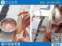 愛人在做這個掙錢，河南安陽董先生偶爾也幫忙做這個兼職手工活