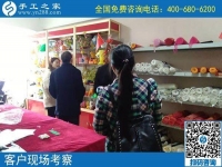 考察勵志珠平面珠繡外發(fā)手工活，四川客戶不遠千里來到手工之家
