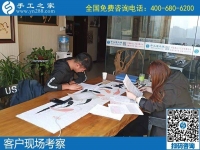 11月11日，雙十一來了，在家做手工活賺錢，找手工活加盟項(xiàng)目就選勵(lì)志珠手工。手工之家接待考察加工客戶剪影