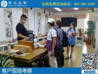 酷暑伏天，來手工之家考察合作的客戶依舊很多