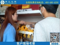 8月23日，這個(gè)純手工活外發(fā)加工項(xiàng)目也能做代理，很多人在這里實(shí)現(xiàn)了就業(yè)創(chuàng)業(yè)夢(mèng)想，手工之家接待考察加工客戶(hù)剪影
