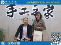 10月15日，在家做手工活加工，把手工活拿回家做是居家掙錢(qián)的好方法，手工之家接待考察加工客戶剪影